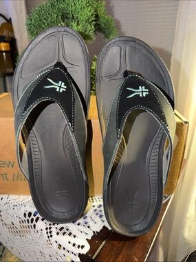 Unbranded Black Flip Flop Sandals with Mint Stitching